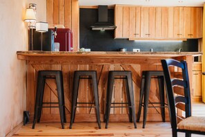 Cottage, Ensuite, Mountain View | Bar (on property) - La Petite Maison Basse Corréo (La Roche-des-Arnauds)