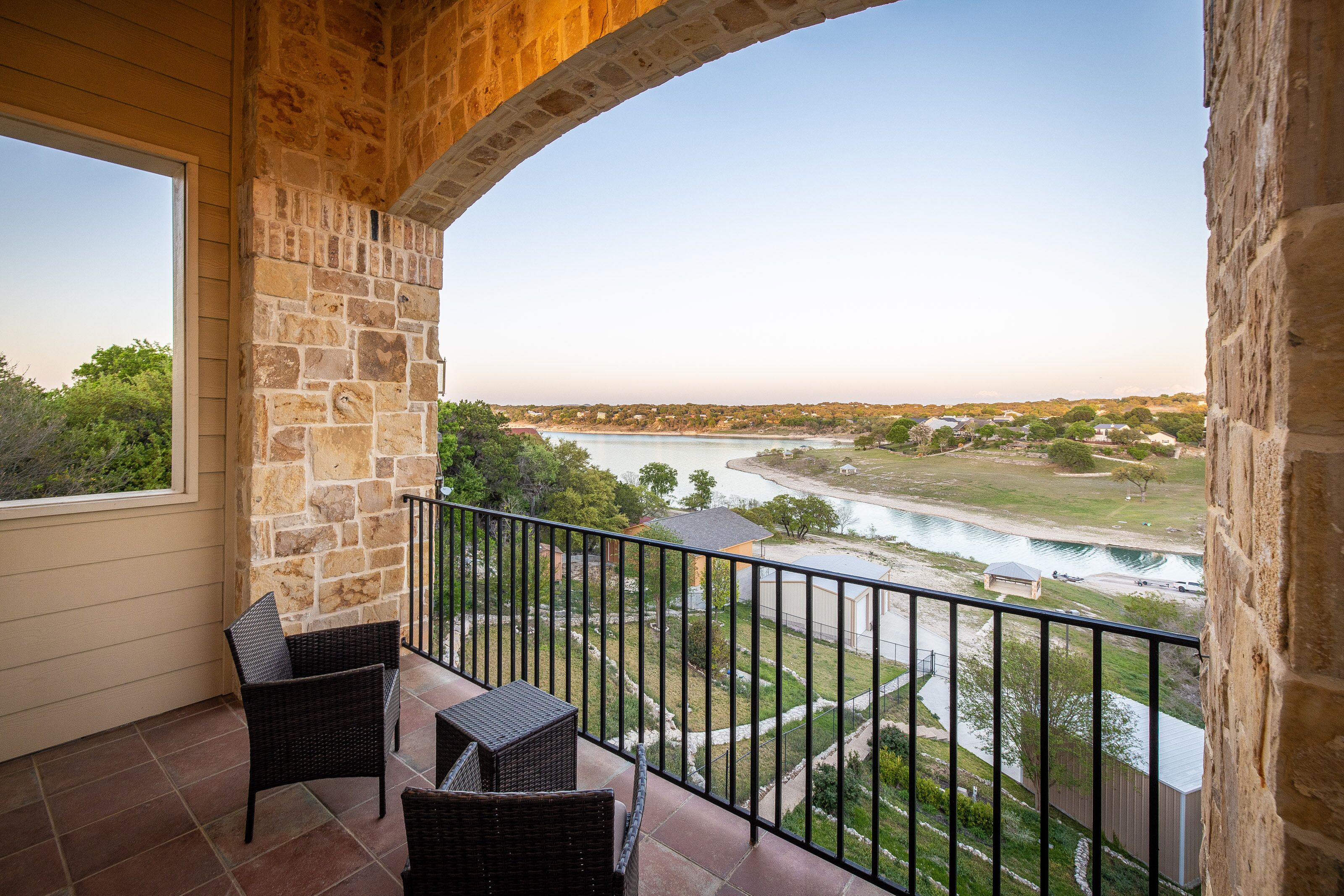 The Great Escape- large Canyon Lake waterfront home, sleeps 11!