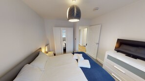 Business Apartment | 1 bedroom, laptop workspace, iron/ironing board, free WiFi - Apartment 332 (Hull)