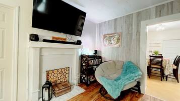 Smart-TV, Kamin, Videospiele, DVD-Player