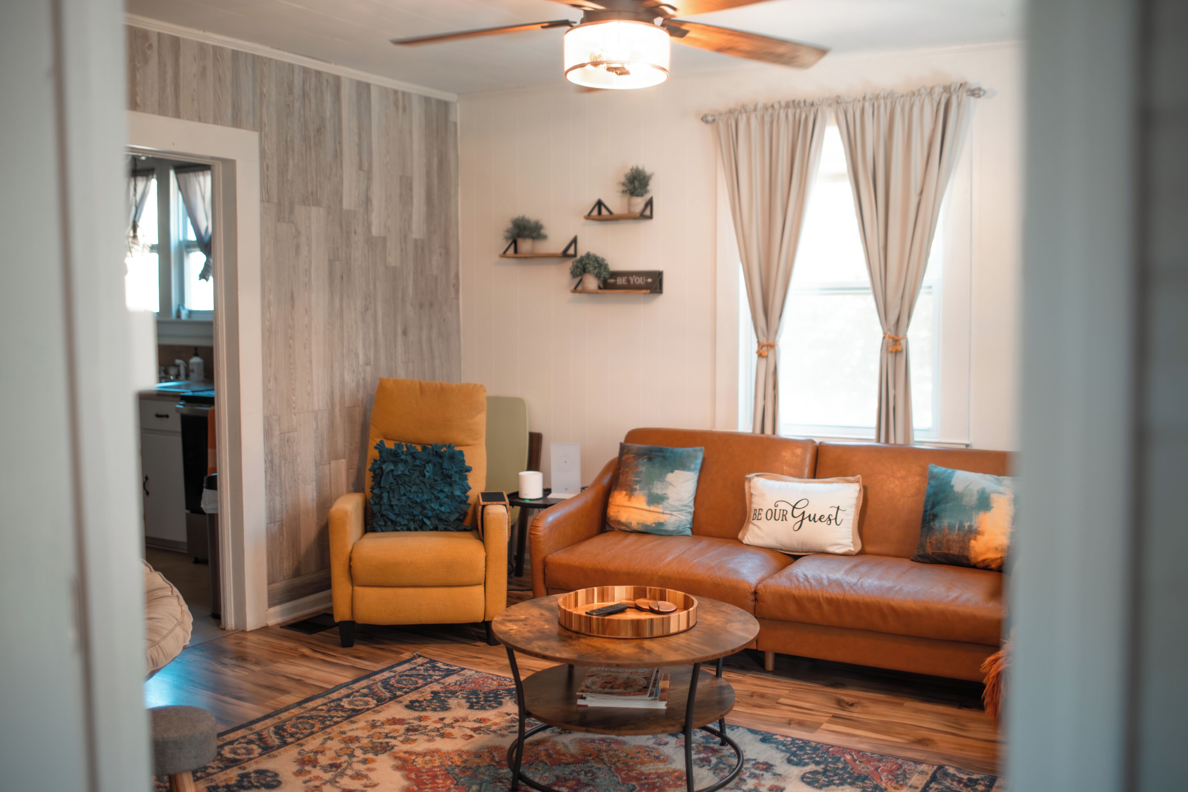 Smart TV, chimenea, videojuegos y reproductor de DVD 