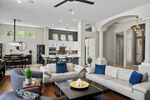 Televisión y chimenea 