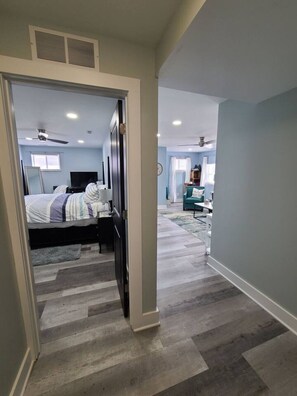 1 slaapkamer, een bureau, een strijkplank/strijkijzer, wifi