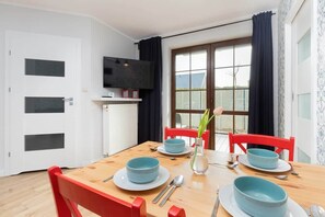 Dining - Liliowa 3 Dębki | Family Apartment | Terrace | Parking | Holidays at the Seaside (Debki)