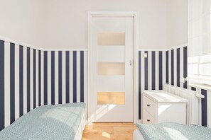 2 habitaciones, tabla de planchar con plancha, wifi y ropa de cama