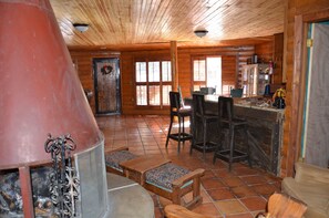 Bar (on property) - Rustic off grid Cabin in Lincoln National Forest (Nogal)
