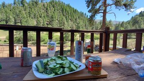 Outdoor dining - Rustic off grid Cabin in Lincoln National Forest (Nogal)