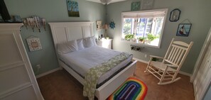 3 bedrooms, desk, iron/ironing board, free WiFi