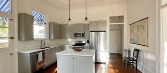 Maison de Camp - Historic Uptown Home Near Parades, Tulane, Bars, Restaurants