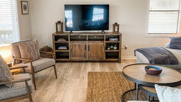 Smart TV, reproductor de DVD, libros y videoteca