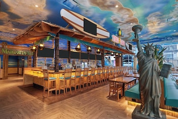 Breakfast, lunch, dinner served; American cuisine  at Margaritaville Resort Times Square