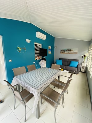 Dining - Maelya House est Située Près des Plus Belles Plages de Martinique (Sainte-Anne)