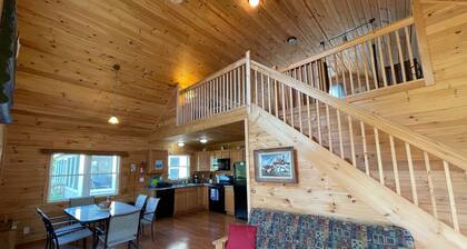 Pike Lodge - The Lodges at Oak Point, 1000 Islands - Right on the River!