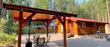 小屋 (Tatoosh Base Camp) | 露台/庭院