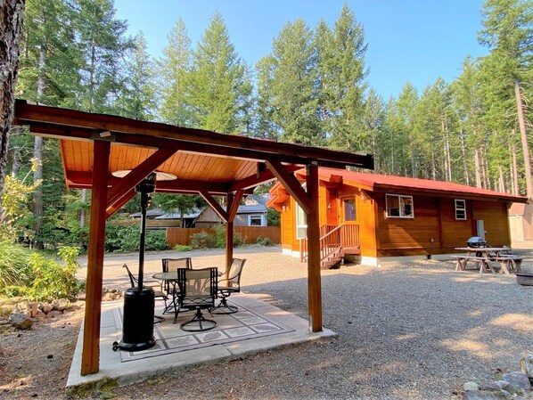 Cabin (Tatoosh Base Camp) | Terrace/patio - Tatoosh Base Camp (Packwood)