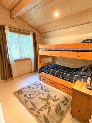 Cabin (Tatoosh Base Camp) | 3 bedrooms, free WiFi