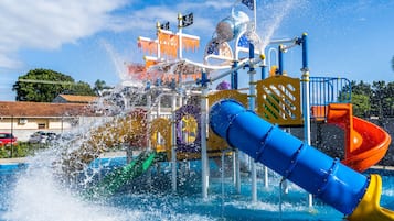 3 outdoor pools, open 9:00 AM to 10:00 PM, free pool cabanas