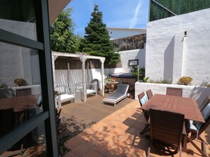 Outdoor dining - Very comfortable house located 7 minutes away from Sitges (Sant Pere de Ribes)