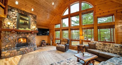 Spacious Lakefront Lodge, Kayaks/Canoes Included! Pet Friendly!