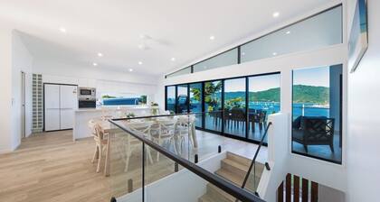 Airlie Bay View Holiday Home | Located In The Heart Of Airlie Beach