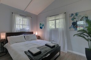 4 habitaciones, tabla de planchar con plancha, wifi y ropa de cama 