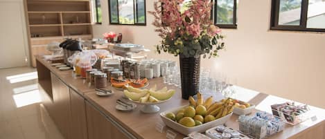 Free daily continental breakfast