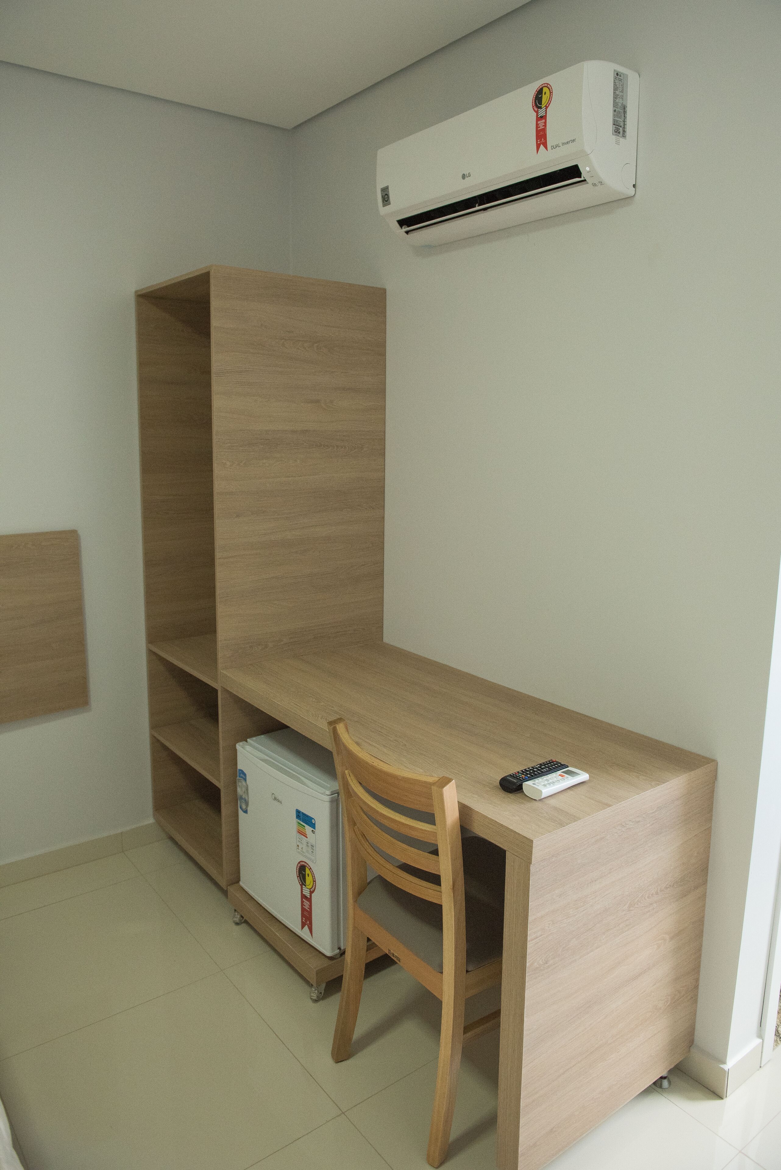 desk, laptop workspace, free wifi