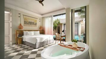 Minibar, Zimmersafe, individuell eingerichtet, Schreibtisch