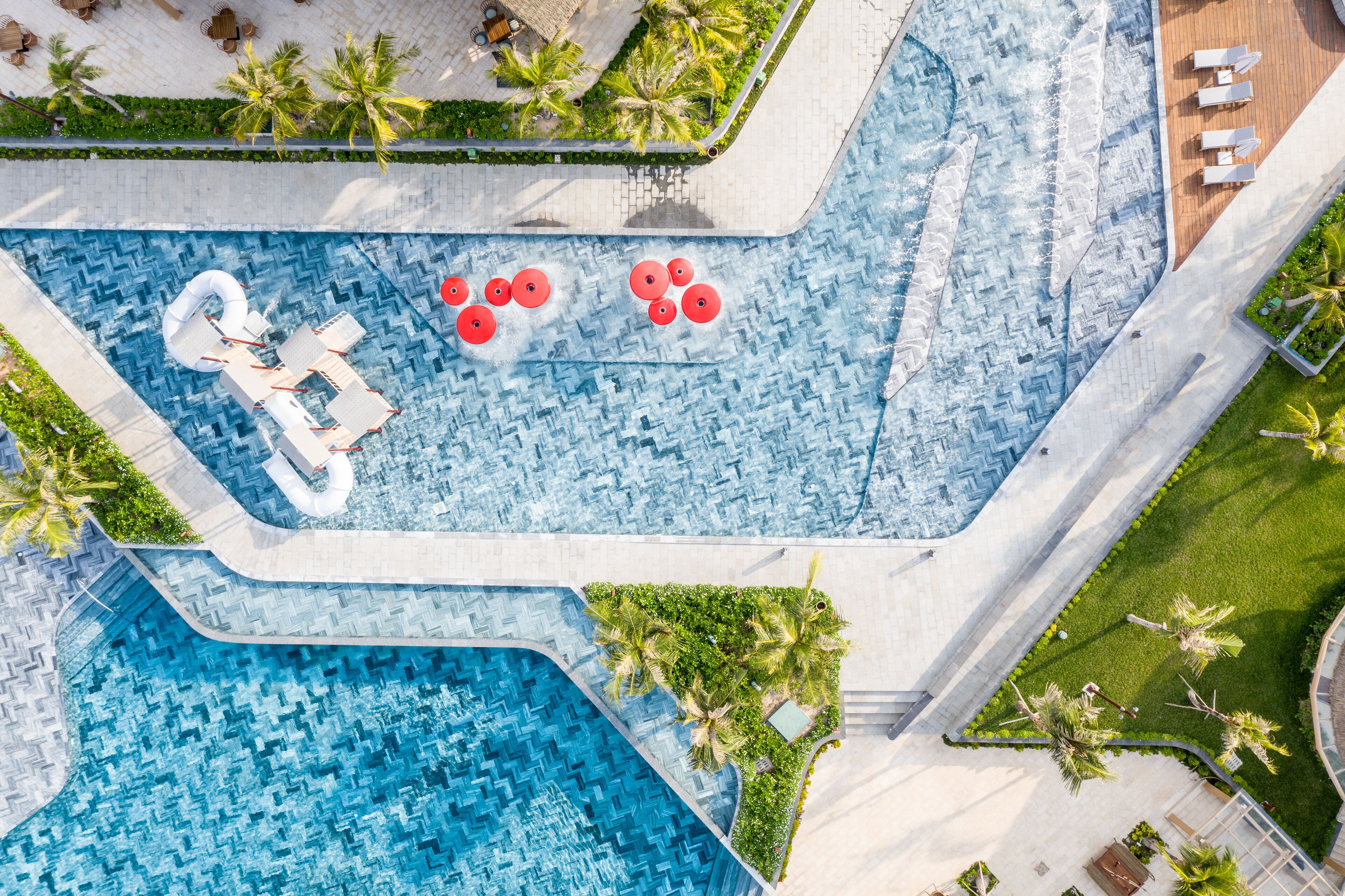 2 outdoor pools, pool umbrellas, pool loungers