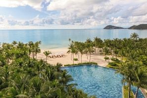 海灘、白沙、橡皮艇