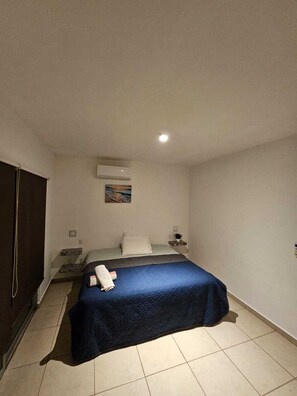 4 bedrooms, in-room safe, desk, iron/ironing board