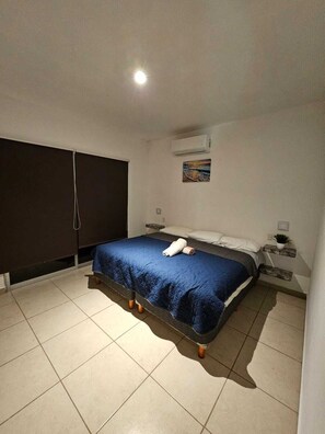 4 chambres, coffres-forts dans les chambres, bureau