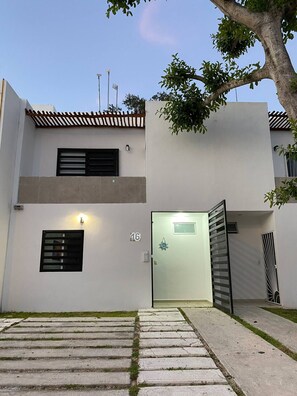 Exterior - Casa Pez Vela -Entire Place with AC / WIFI / Great for Families/Private security (Puerto Morelos)