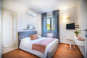 5 bedrooms, iron/ironing board, travel cot, free WiFi