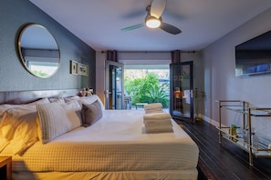 3 bedrooms, in-room safe, iron/ironing board, free WiFi