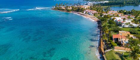 Beach nearby, sun loungers, beach towels