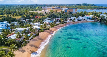 Your own beach house, private pool & pickle ball court, steps to beach.