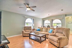 TV, offices - Coastal Getaway w/ Pool: 6 Mi to St Pete Beach! (St. Petersburg)