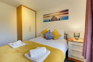 2 Schlafzimmer, BĂŒgeleisen/BĂŒgelbrett, kostenloses WLAN, BettwĂ€sche
