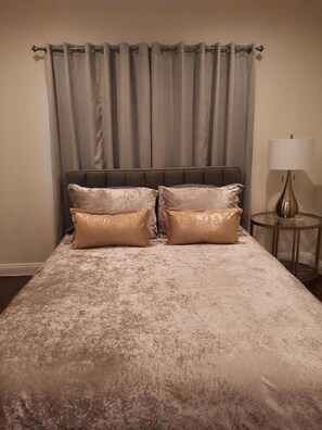 2 habitaciones, tabla de planchar con plancha y wifi gratis 