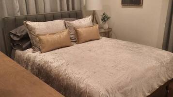 2 bedrooms, iron/ironing board, WiFi (free), bed sheets
