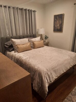 2 chambres, fer et planche à repasser, Wi-Fi gratuit, draps fournis