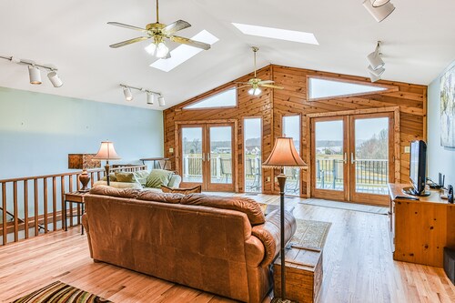 Dog-Friendly Retreat W/ Lake Views, Large Deck, Game Room, & High-Speed WiFi