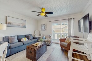 TV - Beautiful Soundfront Condo w/Free WiFi, Sound Views, AC, W/D, & Shared Pool (Fort Walton Beach)