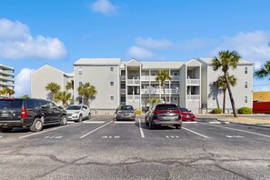 Exterior - Beautiful Soundfront Condo w/Free WiFi, Sound Views, AC, W/D, & Shared Pool (Fort Walton Beach)