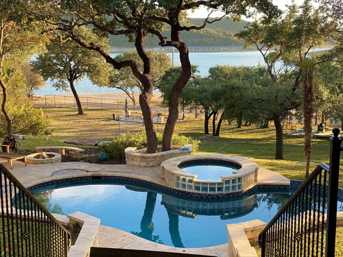Lake Travis Luxury Estate, Private Heated Pool, Multiple Spas, Weddings Welcome!