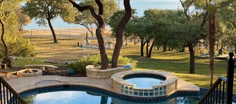 Lake Travis Luxury Estate, Private Heated Pool, Multiple Spas, Weddings Welcome!