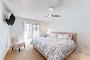 4 bedrooms, iron/ironing board, internet, bed sheets