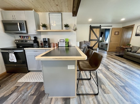 Fridge, microwave, oven, stovetop. Oak Creek Granary