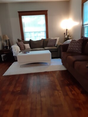 Smart-tv, dvd-afspiller, bøger